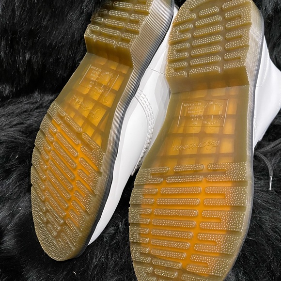 Dr Martens 1460 8 eye white leather s10 NEW IN BOX - Picture 3 of 10
